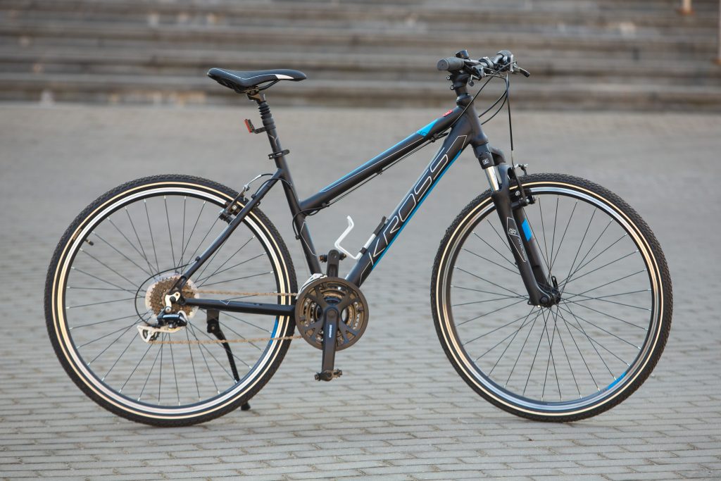 Kross Evado 3.0 hybrid bike rent in Vilnius. Hibridinis dviratis Kross nuoma Vilnius